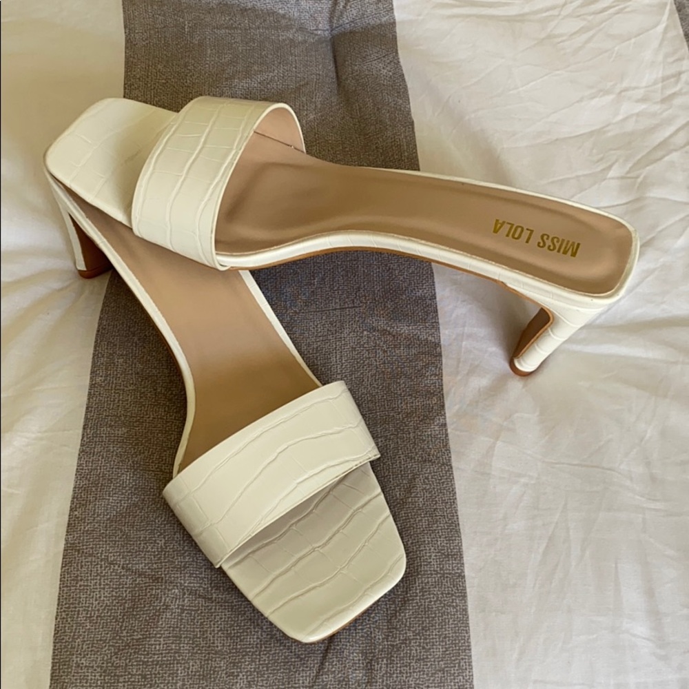 White faux snake skin chunky kitten heel